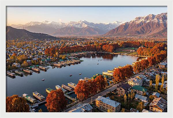 Srinagar Serenity Over Dal Lake