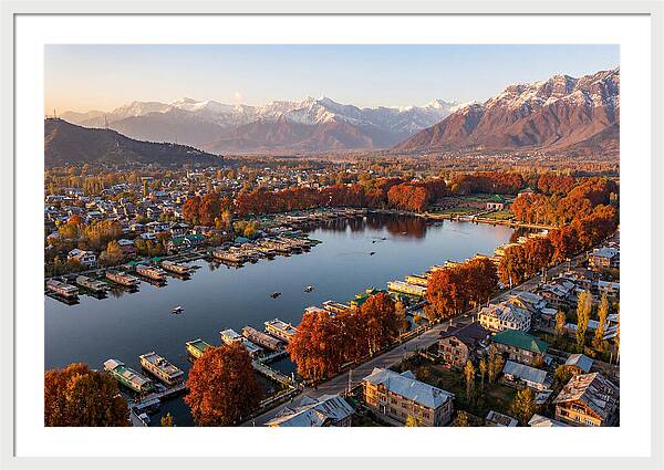 Srinagar Serenity Over Dal Lake
