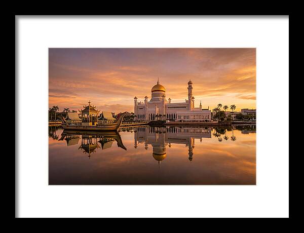 Sultan Omar Ali Saifuddien Mosque At Sunset