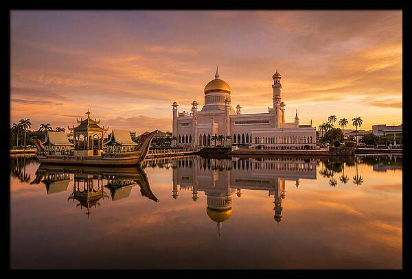Sultan Omar Ali Saifuddien Mosque At Sunset