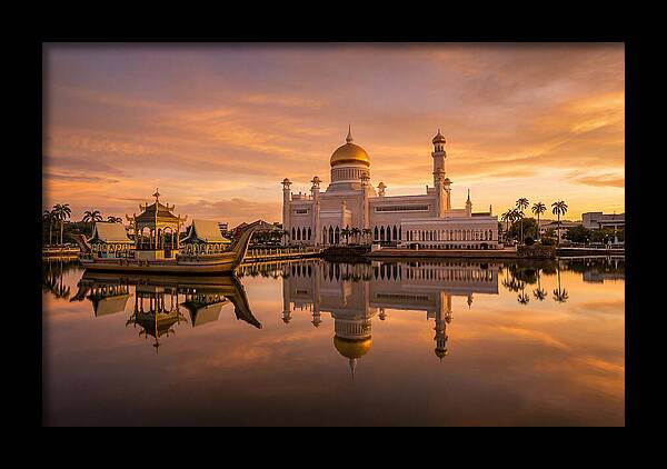 Sultan Omar Ali Saifuddien Mosque At Sunset
