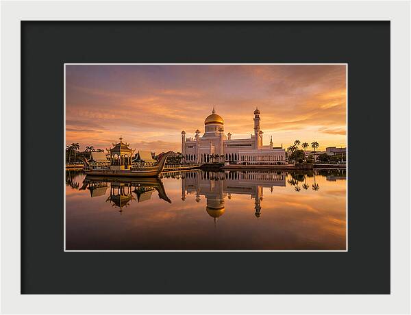 Sultan Omar Ali Saifuddien Mosque At Sunset