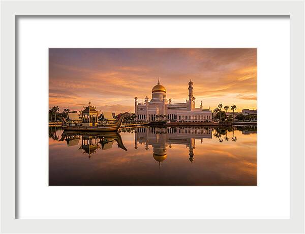 Sultan Omar Ali Saifuddien Mosque At Sunset