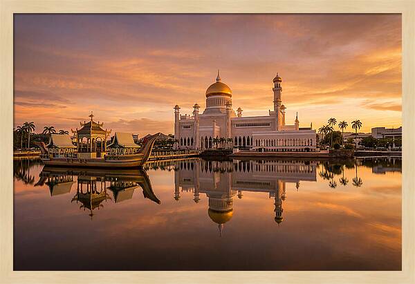 Sultan Omar Ali Saifuddien Mosque At Sunset