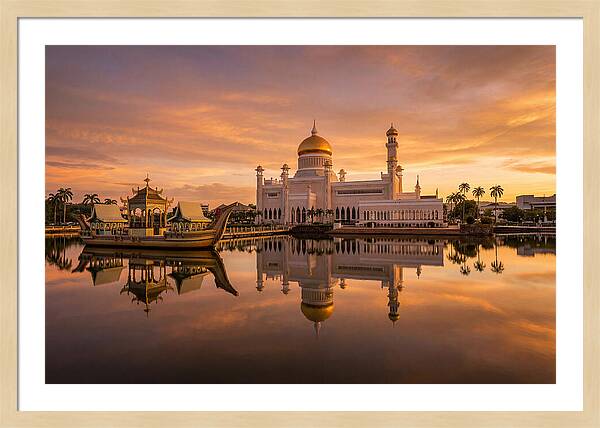 Sultan Omar Ali Saifuddien Mosque At Sunset
