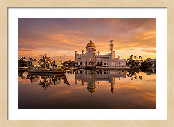Sultan Omar Ali Saifuddien Mosque At Sunset