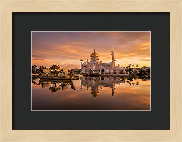 Sultan Omar Ali Saifuddien Mosque At Sunset
