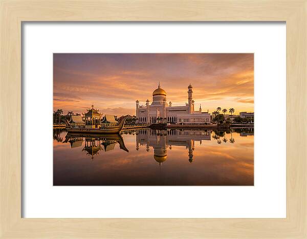 Sultan Omar Ali Saifuddien Mosque At Sunset