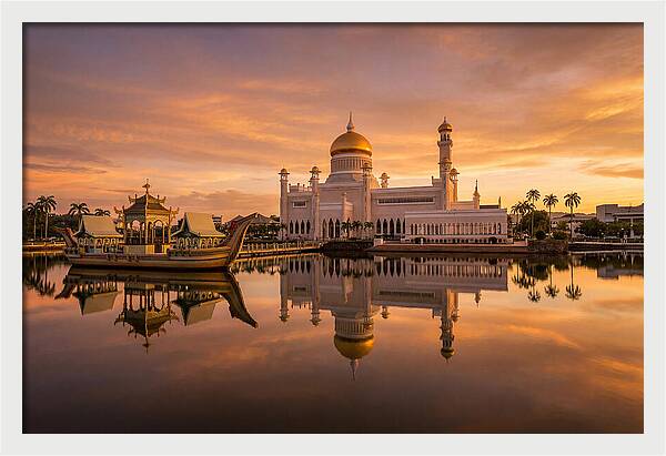Sultan Omar Ali Saifuddien Mosque At Sunset