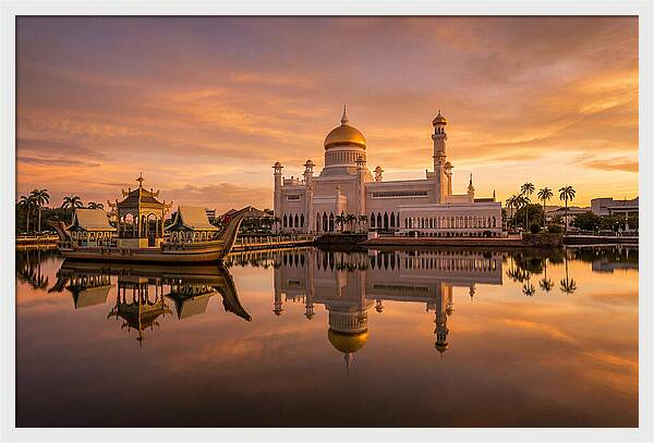 Sultan Omar Ali Saifuddien Mosque At Sunset