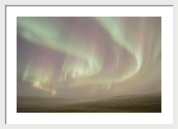 Sweeping Aurora Dance