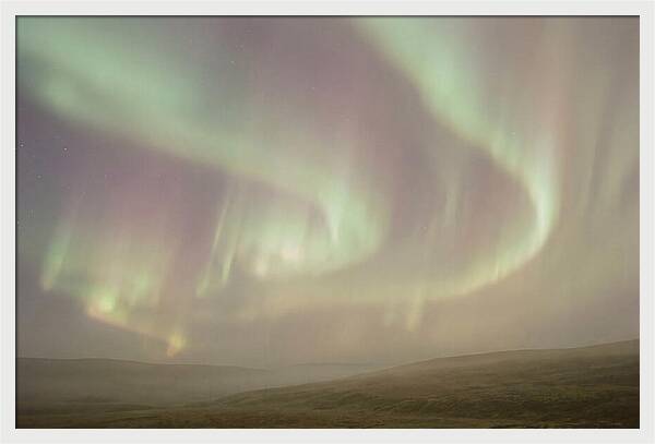 Sweeping Aurora Dance