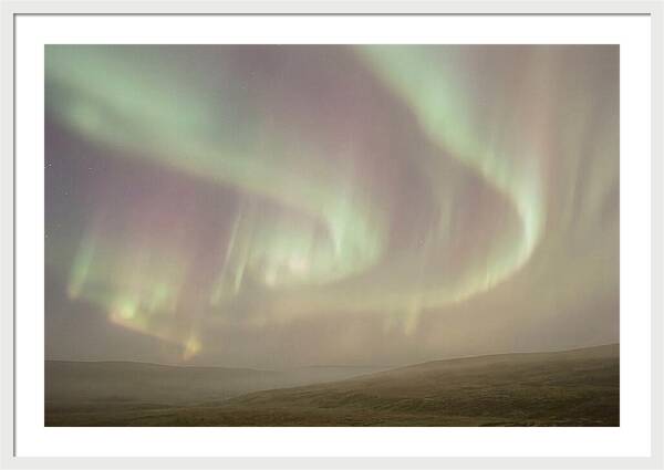 Sweeping Aurora Dance