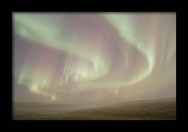 Sweeping Aurora Dance