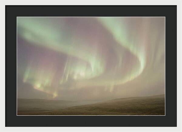 Sweeping Aurora Dance