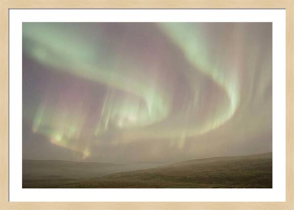 Sweeping Aurora Dance