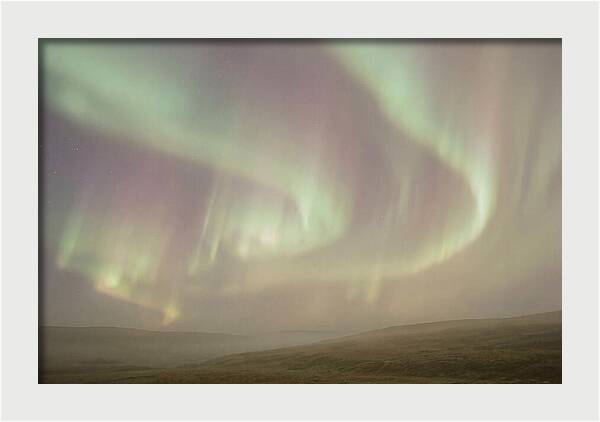 Sweeping Aurora Dance