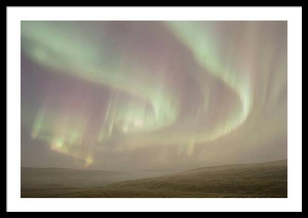 Sweeping Aurora Dance