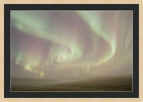 Sweeping Aurora Dance