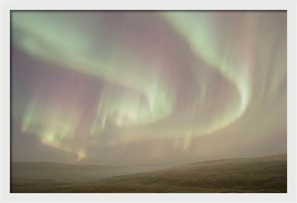 Sweeping Aurora Dance