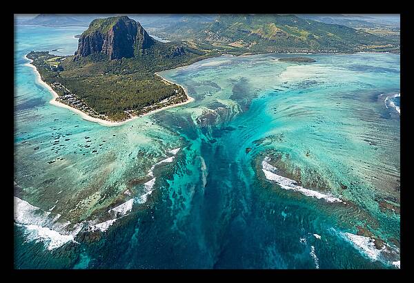 Underwater Waterfall Illusion