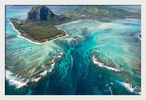 Underwater Waterfall Illusion