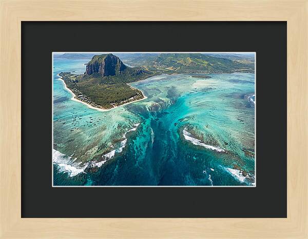 Underwater Waterfall Illusion