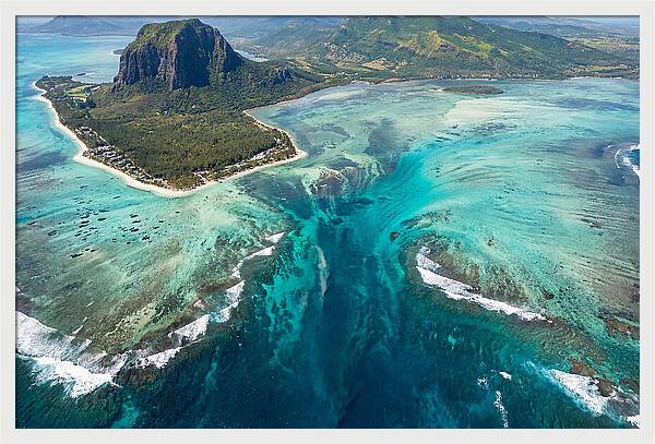 Underwater Waterfall Illusion