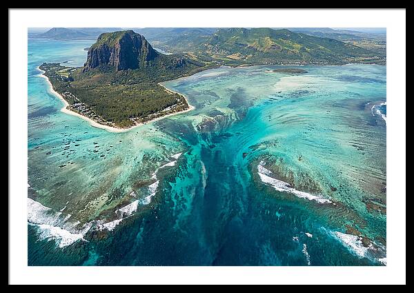 Underwater Waterfall Illusion