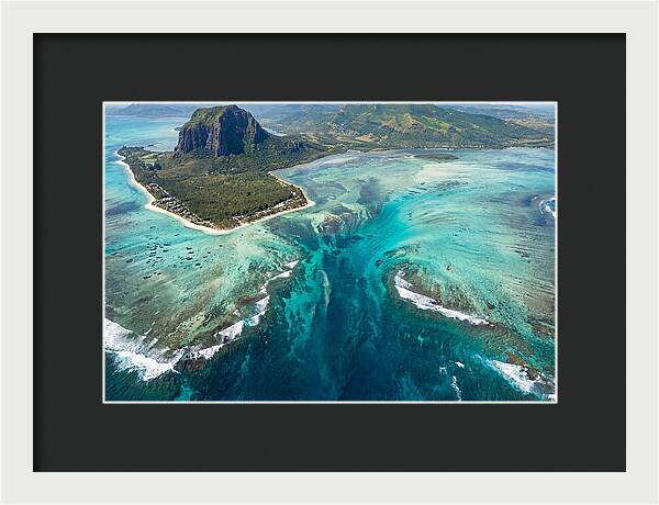 Underwater Waterfall Illusion