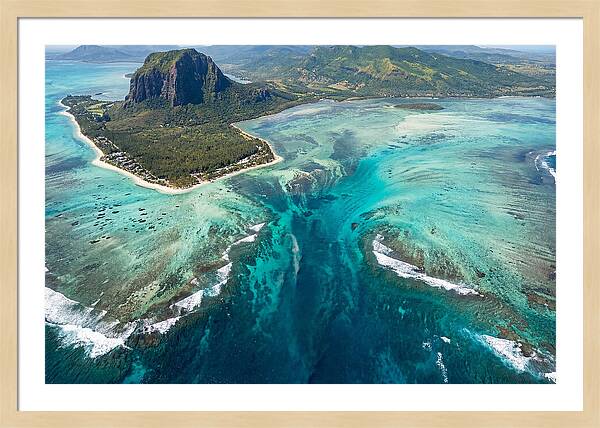 Underwater Waterfall Illusion