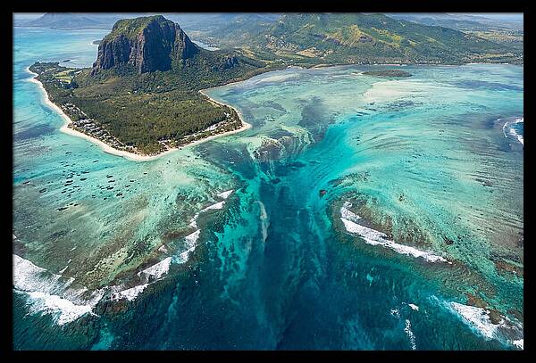 Underwater Waterfall Illusion