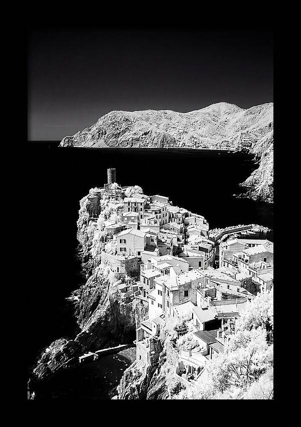 Vernazzo Overlooking The Sea