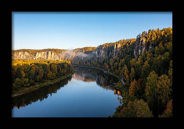 Wide Mississippi Palisades Valley